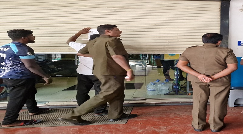 யாழில் பிரபல அசைவ உணவகம் பொலிஸாரால் சீல்வைப்பு- பொது சுகாதார பரிசோதகர்கள் அதிரடி நடவடிக்கை