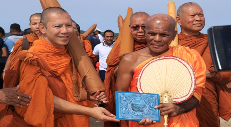 தாய்லாந்தில் இருந்து வருகைதந்த பௌத்த தேரர்கள்