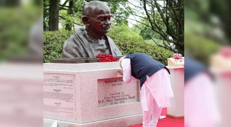 ஜி7 மாநாட்டில் பங்கேற்பதற்காக ஜப்பான் சென்றிருந்த பிரதமர் மோடி, மகாத்மா காந்தியின் சிலையை திறந்து வைத்தார்.