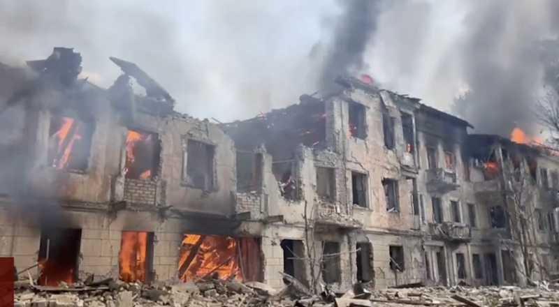 உக்ரைனில் உள்ள மருத்துவமனை மீது ரஷ்யா நடத்திய ஏவுகணை தாக்குதலில் இருவர் உயிரிழந்துள்ளதுடன் மேலும் 30 பேர் காயமடைந்துள்ளனர்.