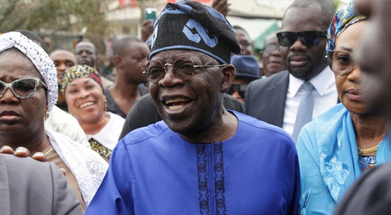 நைஜீரியா நாட்டின் புதிய அதிபராக போலா தினுபு இன்று பதவியேற்று கொண்டார்.