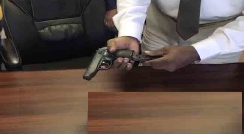 வெளிநாட்டில் தயாரிக்கப்பட்ட துப்பாக்கியுடன் நபர் ஒருவர் கைது!‘