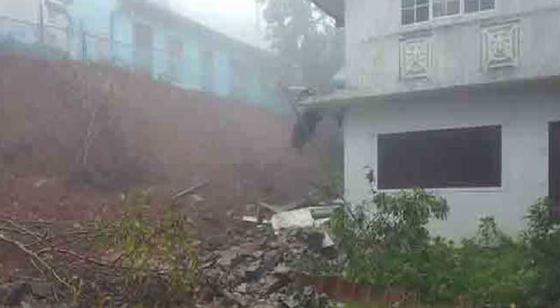 சீரற்ற வானிலையால் இலங்கையின் பல பகுதிகள்  பாதிப்பு!