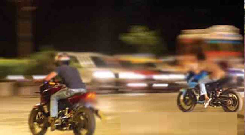 பொலிஸாரின் உத்தரவை மீறி  செயற்பட்ட இளைஞர்கள் குழு கைது!