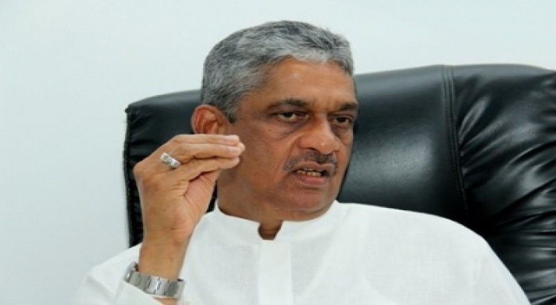 நெருக்கடி காலத்தில் அதிகார பகிர்வு குறித்து பேசக்கூடாது  - சரத் பொன்சேகா!