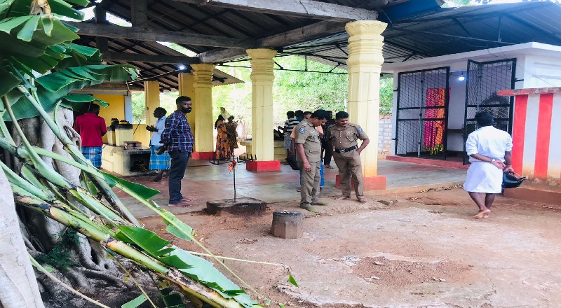 வவுனியாவில்  ஶ்ரீ முத்துமாரி அம்மன் ஆலயத்தின் சிலைகள் பெயர்த்தெடுப்பு : விஷமிகள் அட்டகாசம்!
