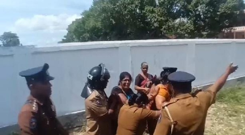 மட்டக்களப்பில் பதற்ற நிலை : காணாமலாக்கப்பட்டவர்களின் உறவினர்கள் மீது பொலிஸார் தாக்குதல்!