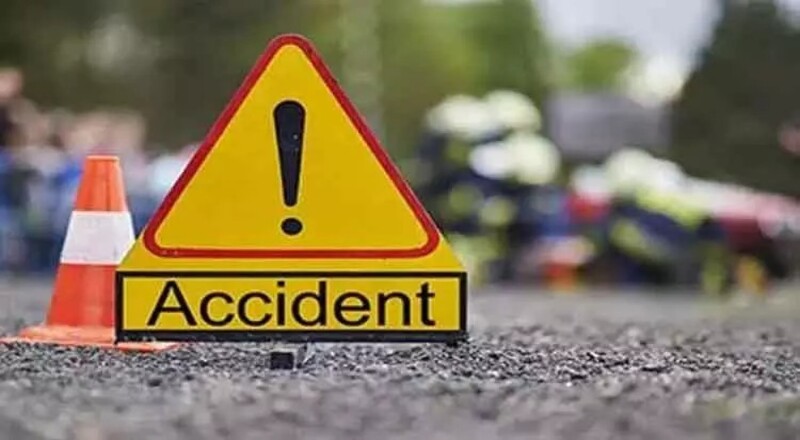 பாகிஸ்தானில் கார்-வேன் நேருக்கு நேர் மோதிய விபத்தில் 12 பேர் பலி