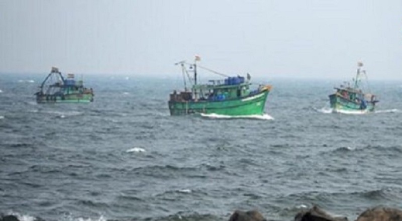 13 இந்திய மீனவர்கள் நெடுந்தீவு கடற்பரப்பில் கைது!