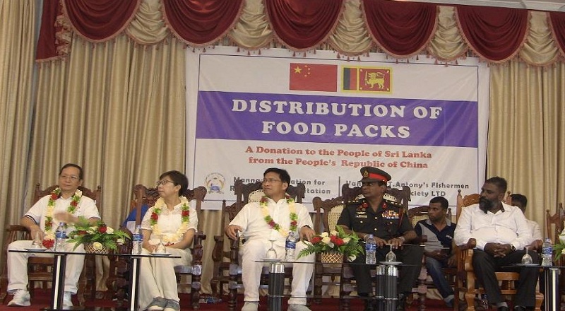 மன்னாரில் மீனவ குடும்பங்களுக்கு உலர் உணவு பொருட்கள் வழங்கிவைப்பு!