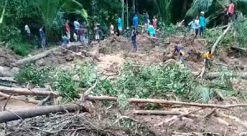 மண்சரிவு காரணமாக ஒரே குடும்பத்தை சேர்ந்த மூவர் காணாமல்போயுள்ளனர்!