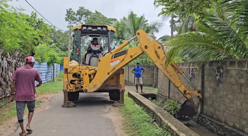 அராலி மத்தி குமுக்கன் வாய்க்கால் தூர்வாரப்பட்டது!