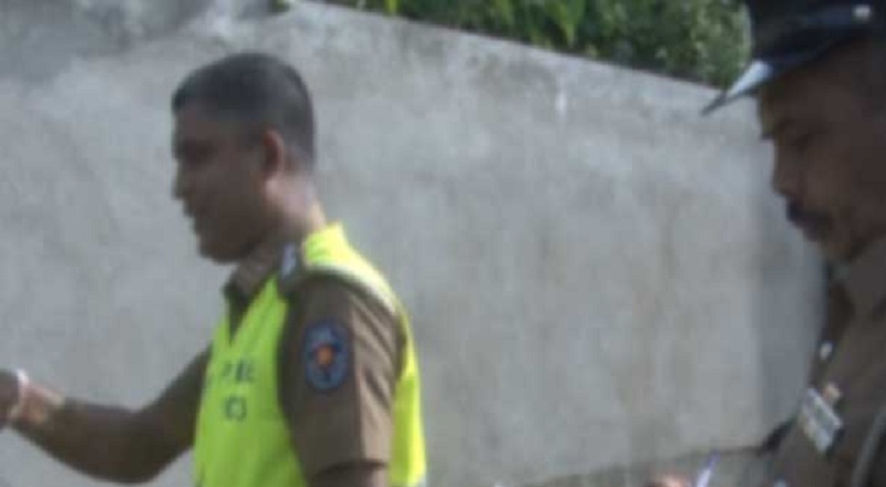 மினுவாங்கொட பகுதியில் தேங்காய் திருடிய நபருக்கு நேர்ந்த கதி!