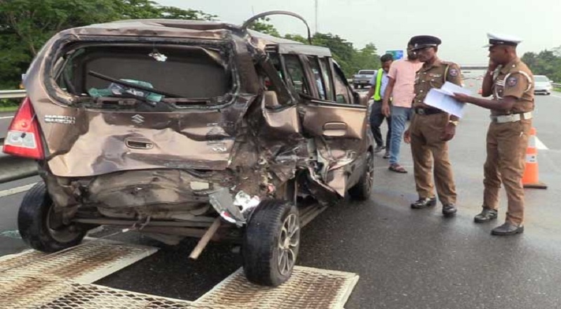 தெற்கு அதிவேக நெடுஞ்சாலையில் விபத்து! 03 பேர் காயம்!