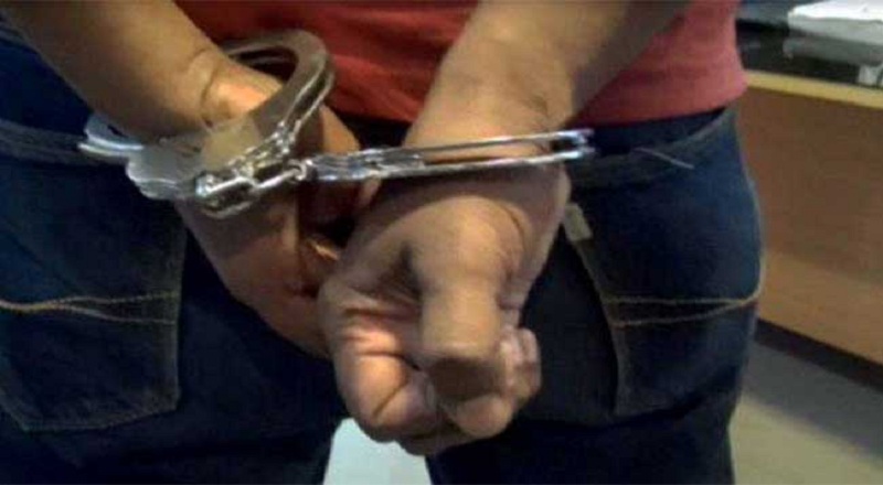 சட்டவிரோதமாக வெளிநாடு செல்ல முற்பட்ட இருவர் கைது!