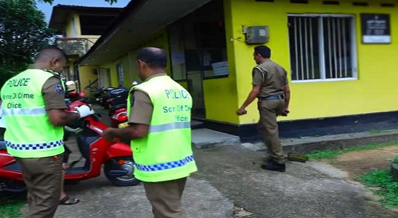 ஹோமாகம  சமூர்த்தி வங்கியில் கொள்ளை! துப்பாக்கியுடன் நுழைந்த கொள்ளையர்கள் கைவரிசை!