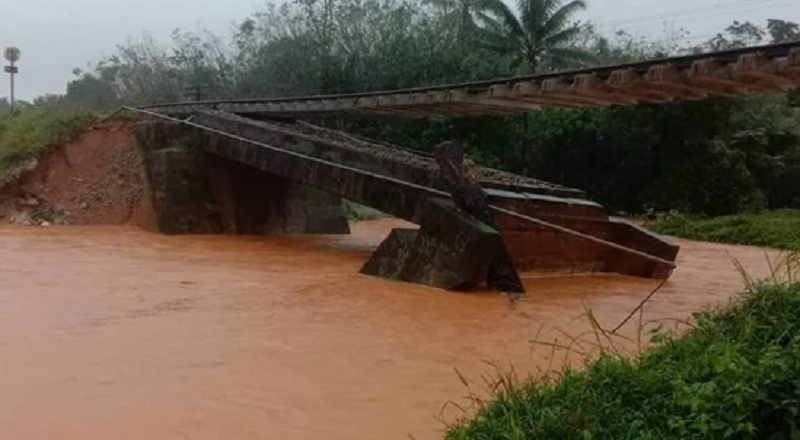 தாய்லாந்தில் ஏற்பட்டுள்ள வெள்ளம் : மக்களின் இயல்பு வாழ்க்கை முற்றாக பாதிப்பு!