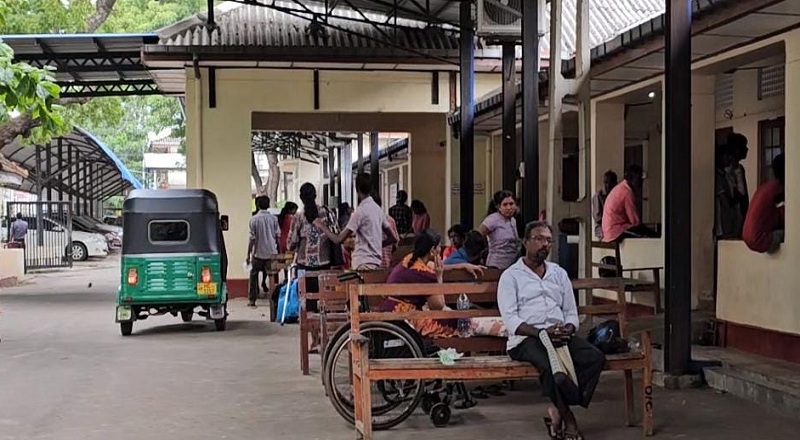 கிளிநொச்சியில் மருத்துவ பணியாளர்கள் பணிபகிஸ்கரிப்பு!