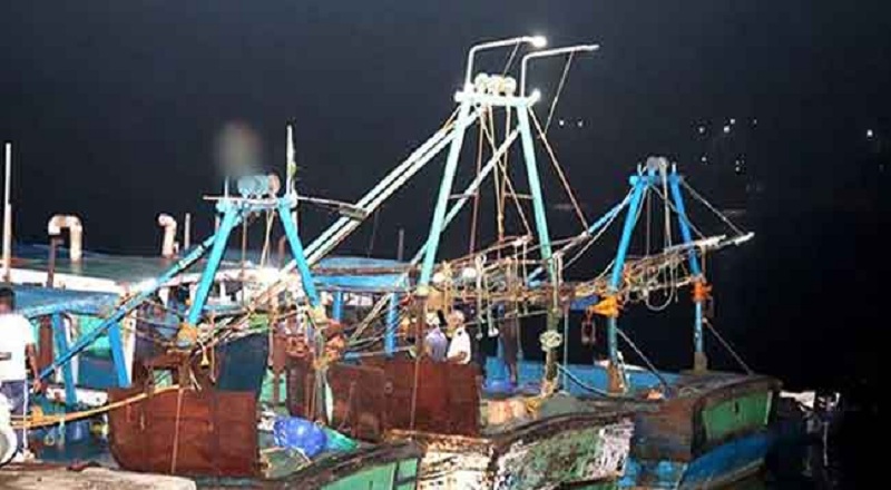 வடகடலில் அத்துமீறி மீன்பிடியில் ஈடுபட்ட இந்திய மீனவர்கள் கைது!