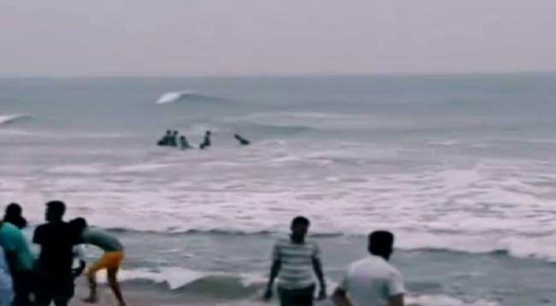 திக்வெல்ல – பதிகம கடற்கரையில் நீராடச் சென்ற இருவருக்கு நேர்ந்தக் கதி!
