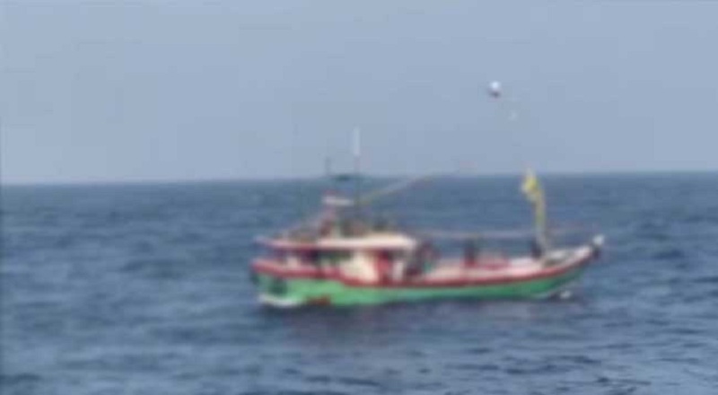 மீனவர் ஒருவர் கடலில் தவறி விழுந்து காணாமல்போயுள்ளதாக தகவல்!