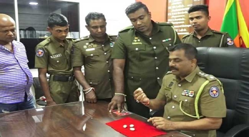விற்பனைக்கு தயார் நிலையில் இருந்த இரத்தினக் கற்களுடன் இராணுவ அதிகாரி ஒருவர் கைது!
