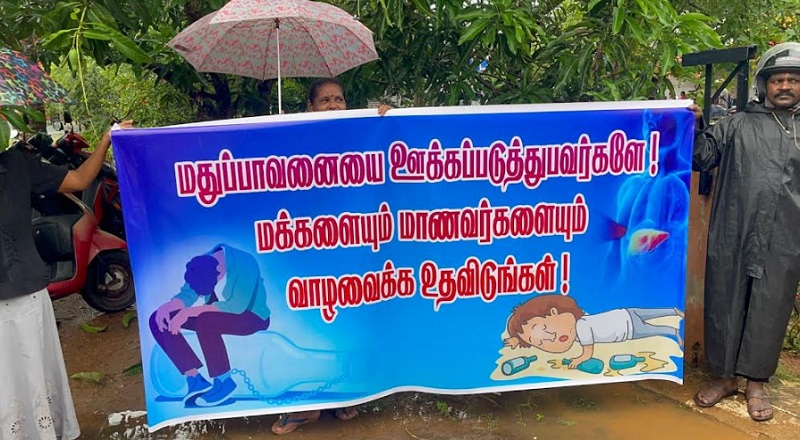 நானாட்டான் நகர பகுதிக்குள்  மதுபானசாலைக்கு அனுமதி வழங்க வேண்டாம் என  போராட்டம்!