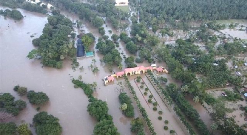 வெள்ளத்தை வேடிக்கை பார்த்தவர்களுக்கு நேர்ந்தக் கதி!