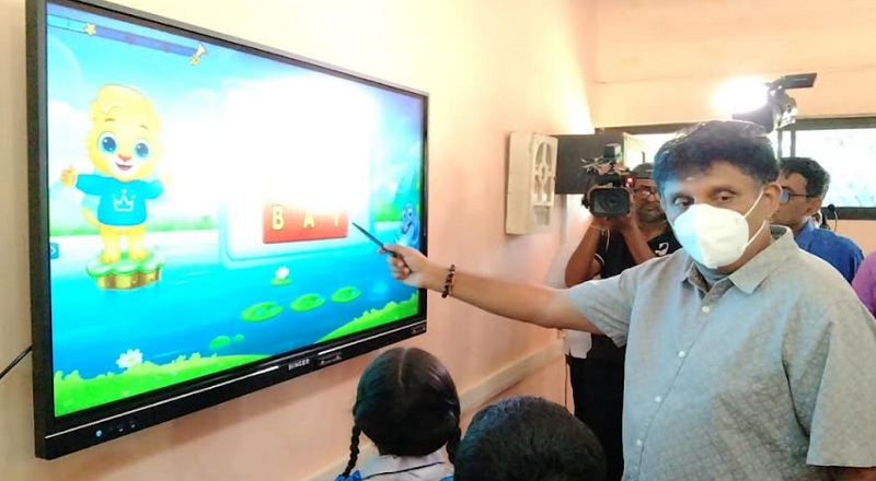 கிளிநொச்சியில் ஸ்மார்ட் வகுப்பறையை திறந்துவைத்த சஜித்!