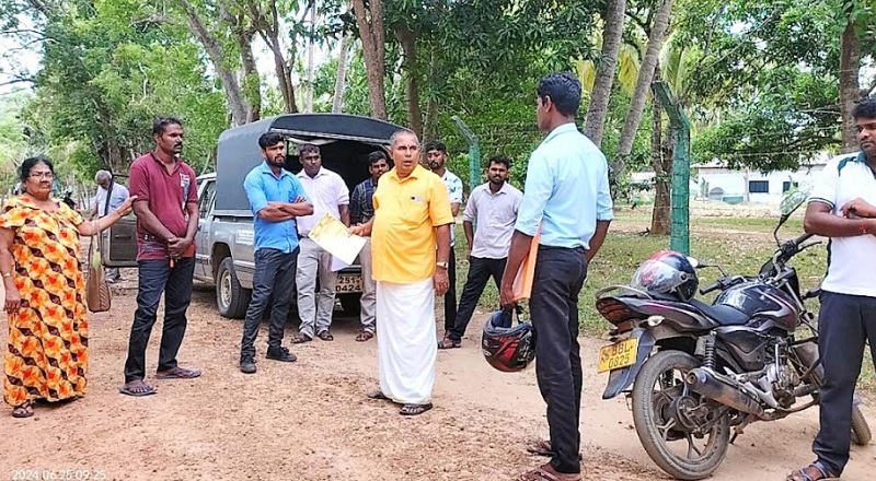 புன்னைநீராவி கிராமத்தில் நில அளவீட்டு பணிகளை தடுத்து நிறுத்திய மக்கள்!