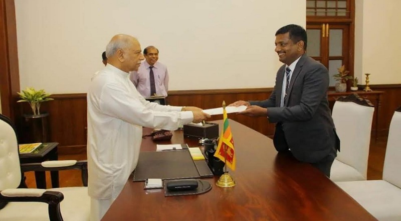 கிளிநொச்சியின் புதிய அரசாங்க அதிபராக முரளிதரன் பொறுப்பேற்றார்!