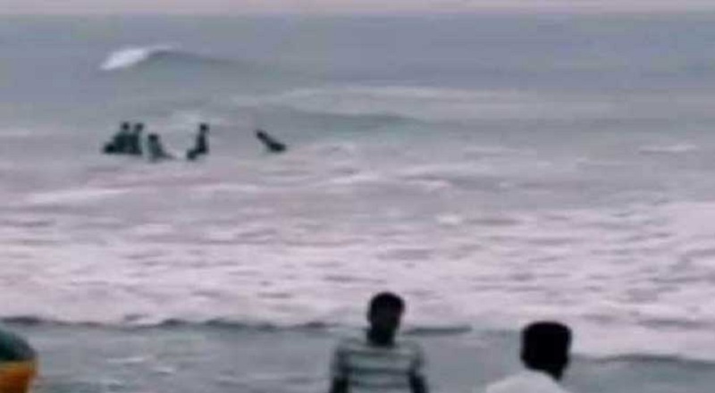 கடலுக்கு நீராடச் சென்ற 04 ரஷ்ய பிரஜைகளுக்கு நேர்ந்தக் கதி!