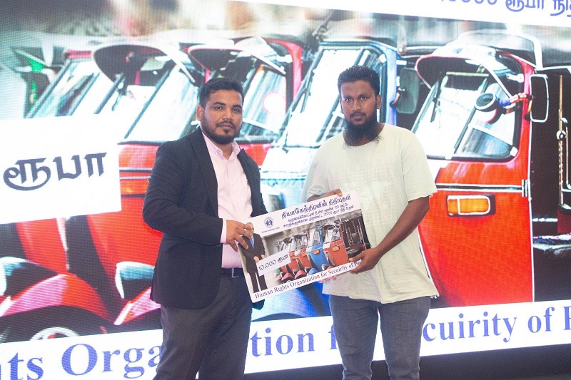 வாழ்வாதாரம் இழந்த 100 ஆட்டோ சாரதிகளுக்கு நிதி உதவு வழங்கிய தியாகி வாமேந்திரன்