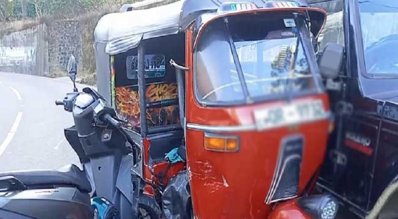 நானுஓயா ரயில் நிலையத்திற்கு வெளிநாட்டவர்களை அழைத்து சென்ற முச்சக்கரவண்டி விபத்து!