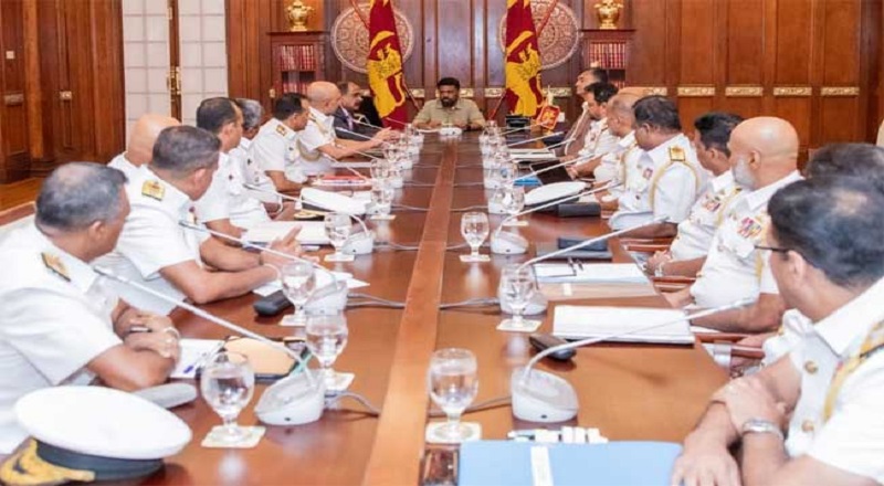 நாட்டின் பாதுகாப்பு தொடர்பில் கடற்படை அதிகாரிகளுடன் கலந்துரையாடிய ஜனாதிபதி!