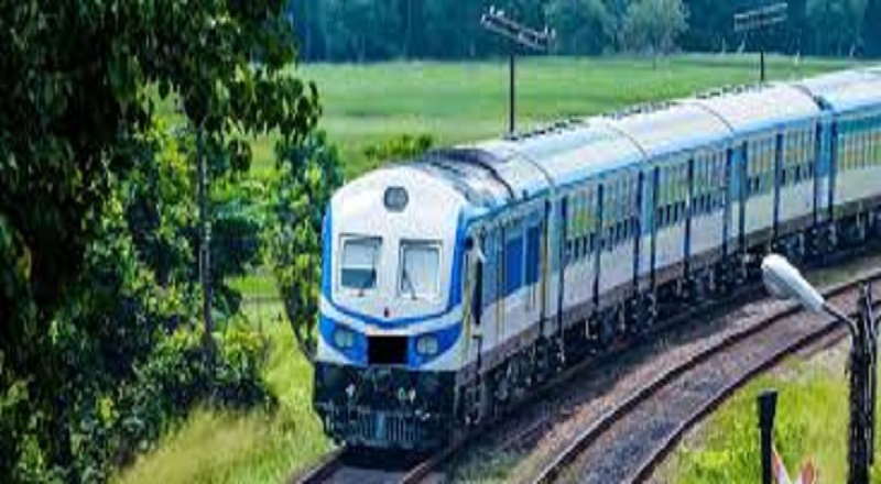 ரயிலில் இருந்து தூக்கியெறியப்பட்ட சீன பெண் : கவலைக்கிடமாக இருப்பதாக தகவல்!