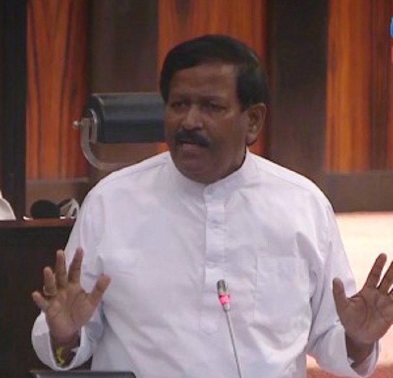 தென்னிலங்கை மாணவர்கள் போல் வடகிழக்கு மாணவர்களுக்கும் தரமான கல்வி கிடைக்க வேண்டும்! சபையில் ரவிகரன்