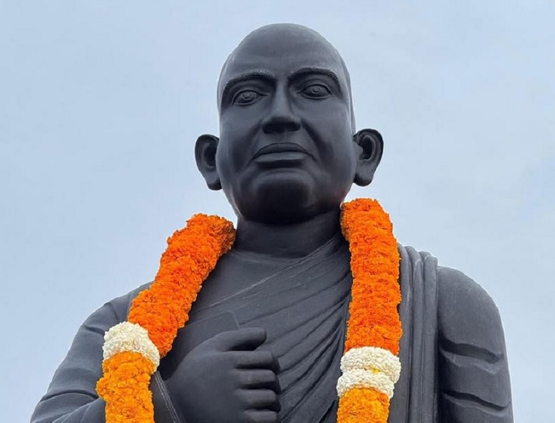 மட்டக்களப்பில் திறக்கப்பட்ட முத்தமிழ் வித்தகரின் 12அடி உயிரமான கருங்கல் சிலை
