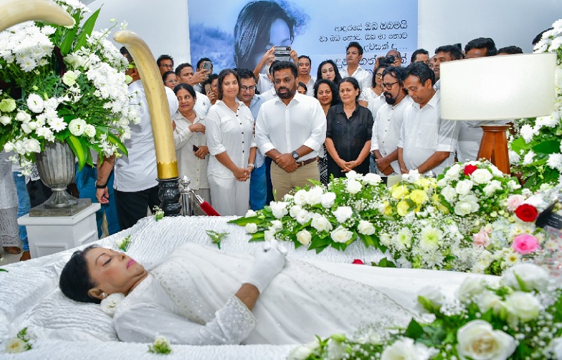 நடிகை மாலினி பொன்சேகாவின் பூதவுடலுக்கு ஜனாதிபதி அஞ்சலி!