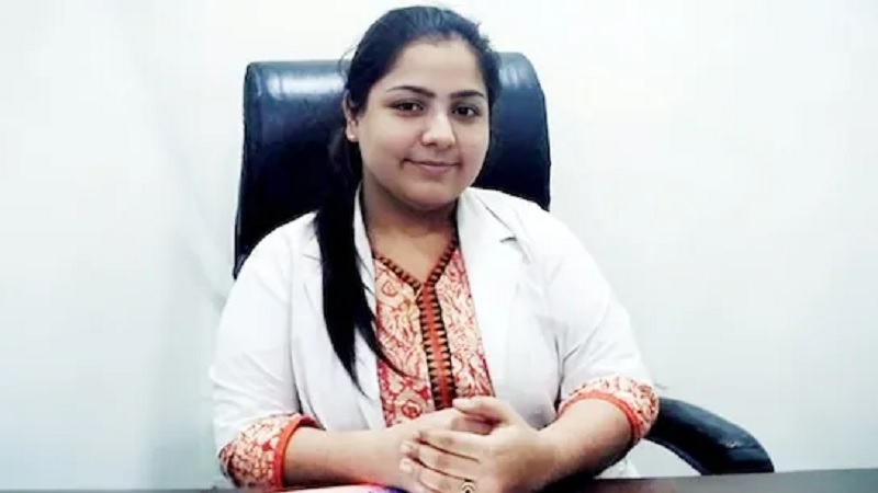 இந்தியாவில் முடி மாற்று அறுவை சிகிச்சையால் உயிரிழந்த இரு பொறியாளர்கள்