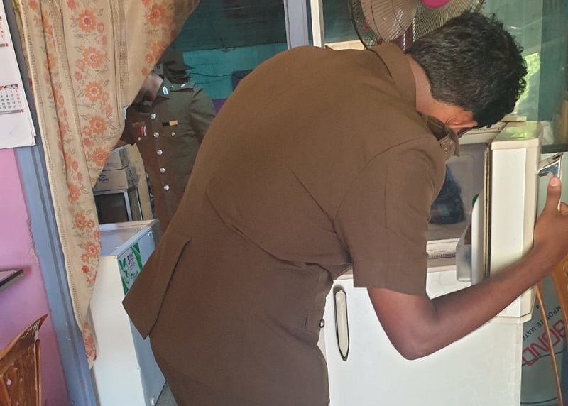 முல்லைத்தீவில் உணவகங்களிற்குள் திடீரென சென்ற அதிகாரிகள்! சிக்கிய வர்த்தகர்கள்