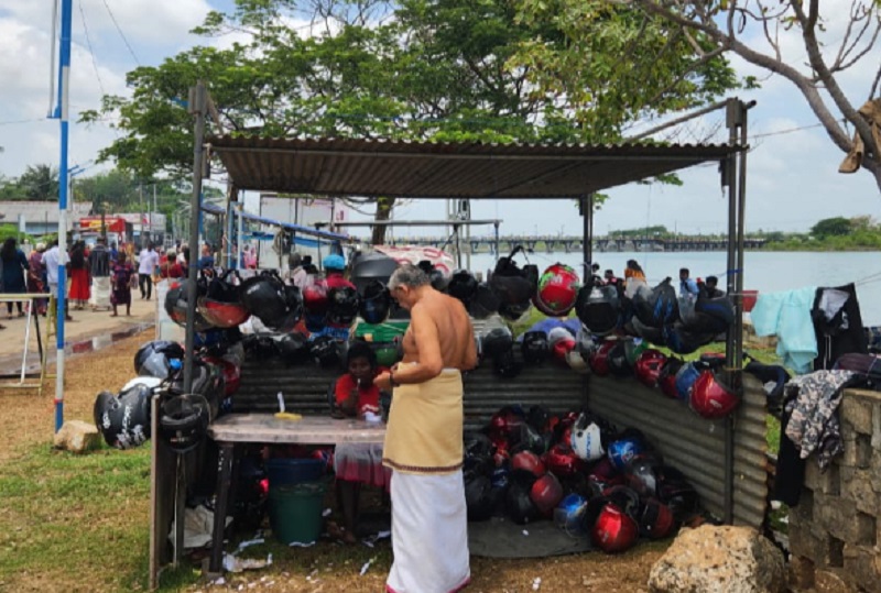 செல்வச்சந்நிதி ஆலய  திருவிழாவில் மோட்டார் சைக்கிள் பாதுகாப்பு நிலையத்தில் பகல் கொள்ளை!