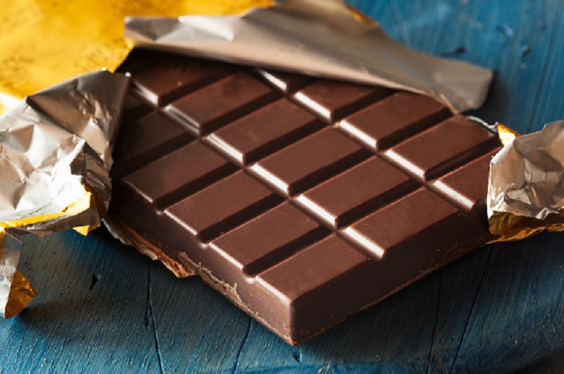 சொக்லேட்களை திருடிய தாயையும்  2 மாத குழந்தையையும் விளக்க மறியலில் வைக்க உத்தரவு!