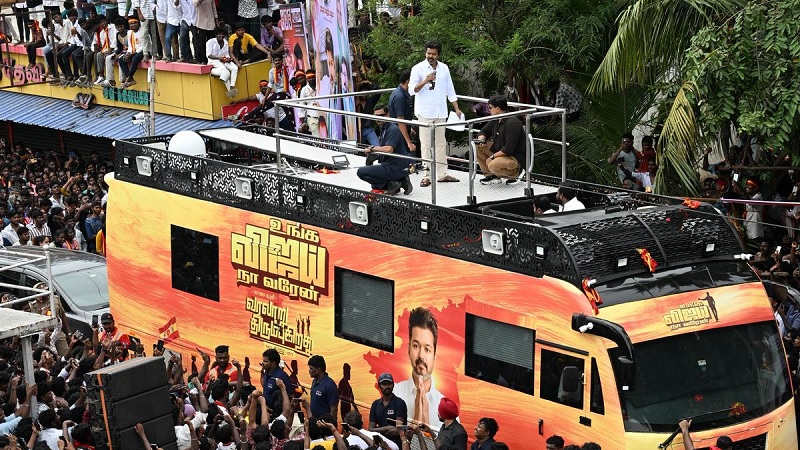 விஜய்யின் பிரச்சார பேருந்தை பறிமுதல் செய்ய உயர்நீதிமன்றம் உத்தரவு