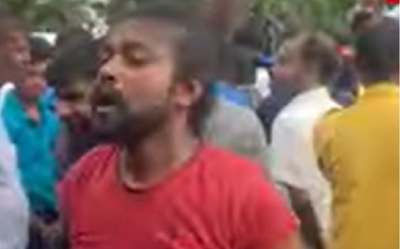 நுகேகொட பேரணியில்  குளறி அழுத மகிந்தவின் ஆதரவாளர்!