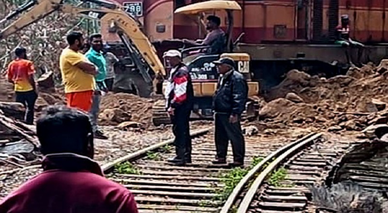 அனைத்து ரயில் சேவைகளும் பாதிப்பு!