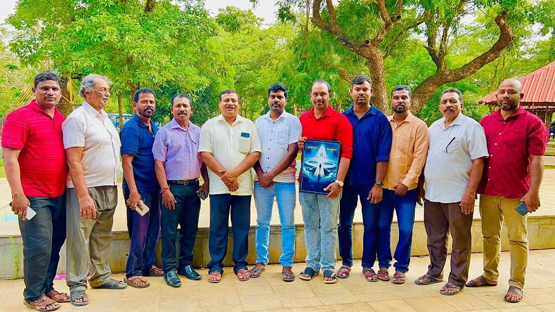 கிளிநொச்சி கவிஞர் லவன் அவர்களின் அட்டைப்பட அறிமுகம்