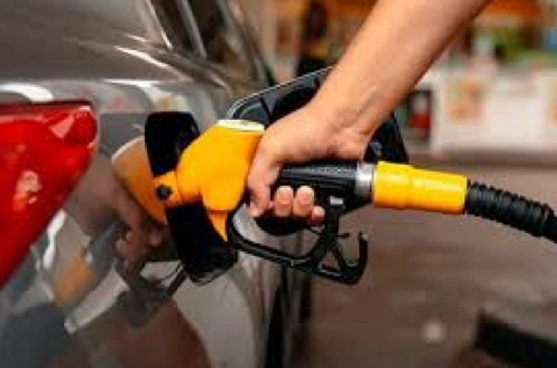 பெற்றோல் விலை அதிகரிப்பு: நள்ளிரவுமுதல் அமுலில்