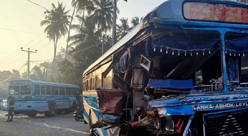 இரண்டு பேருந்துகள் நேருக்கு நேர் மோதி விபத்து!