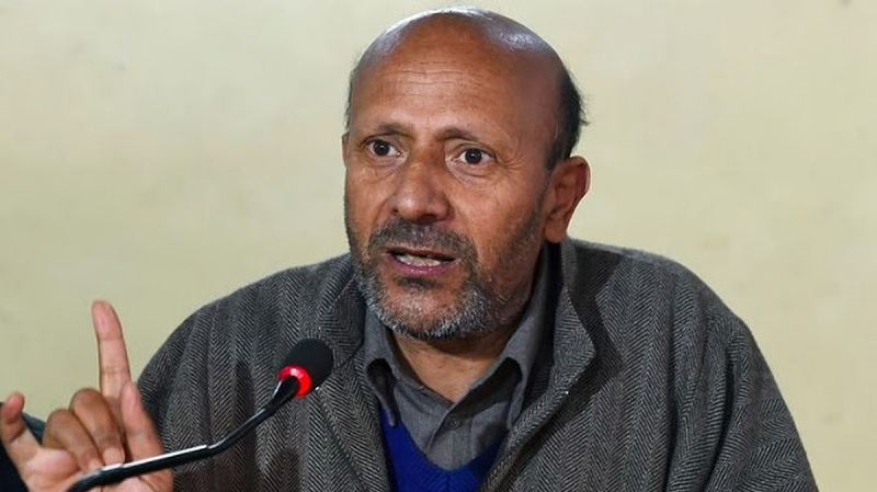 ஈரான் மக்களுக்காக மாத சம்பளத்தை வழங்கிய  ஜம்மு காஷ்மீர் நாடாளுமன்ற உறுப்பினர்